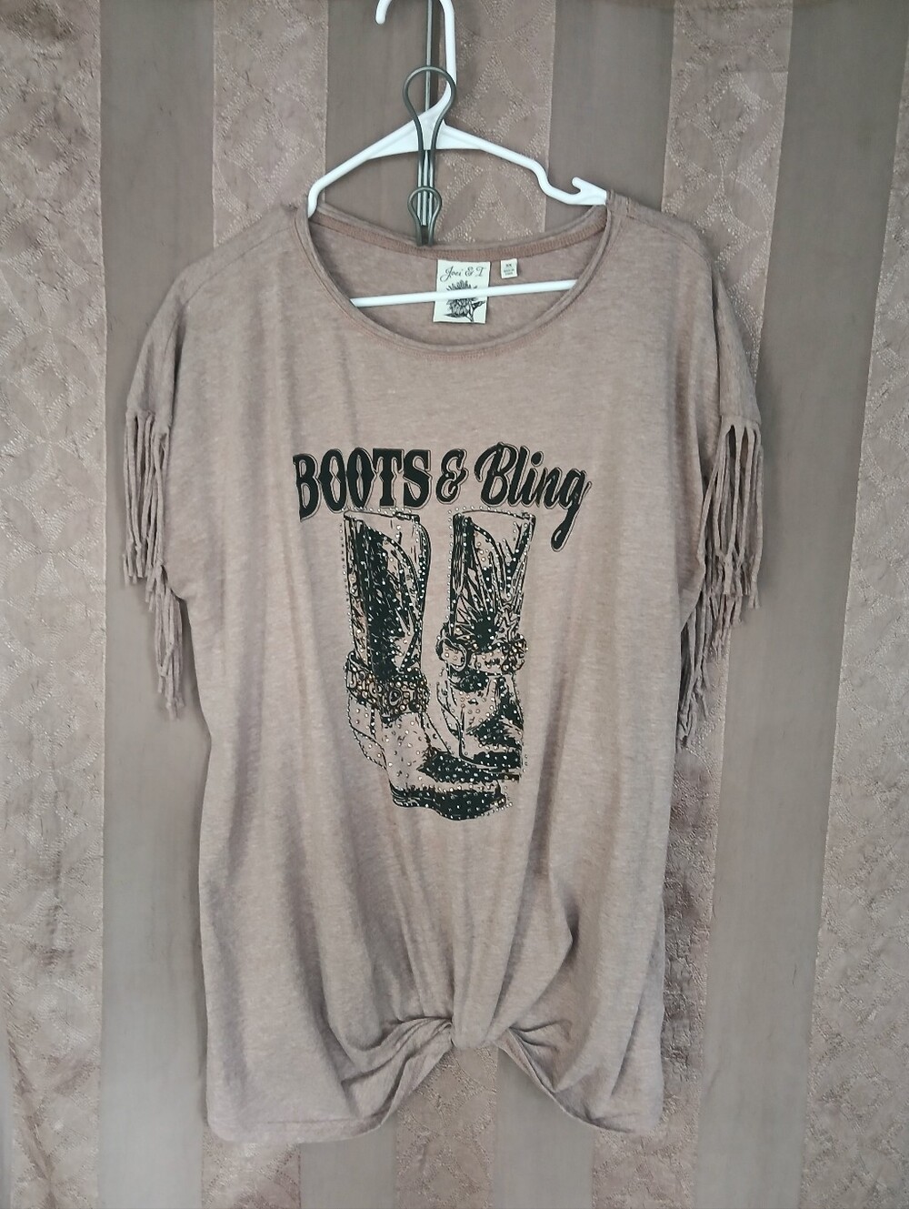 💎 Joei & I Women's Top "Boots & Bling" Fringe Tee - Taupe